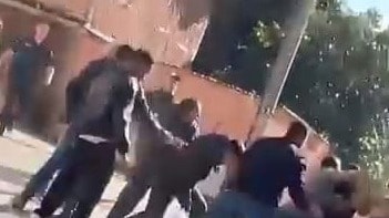 Müteahhit ile inşaat işçileri birbirine girdi, ortalık savaş alanına döndü - Görsel 3