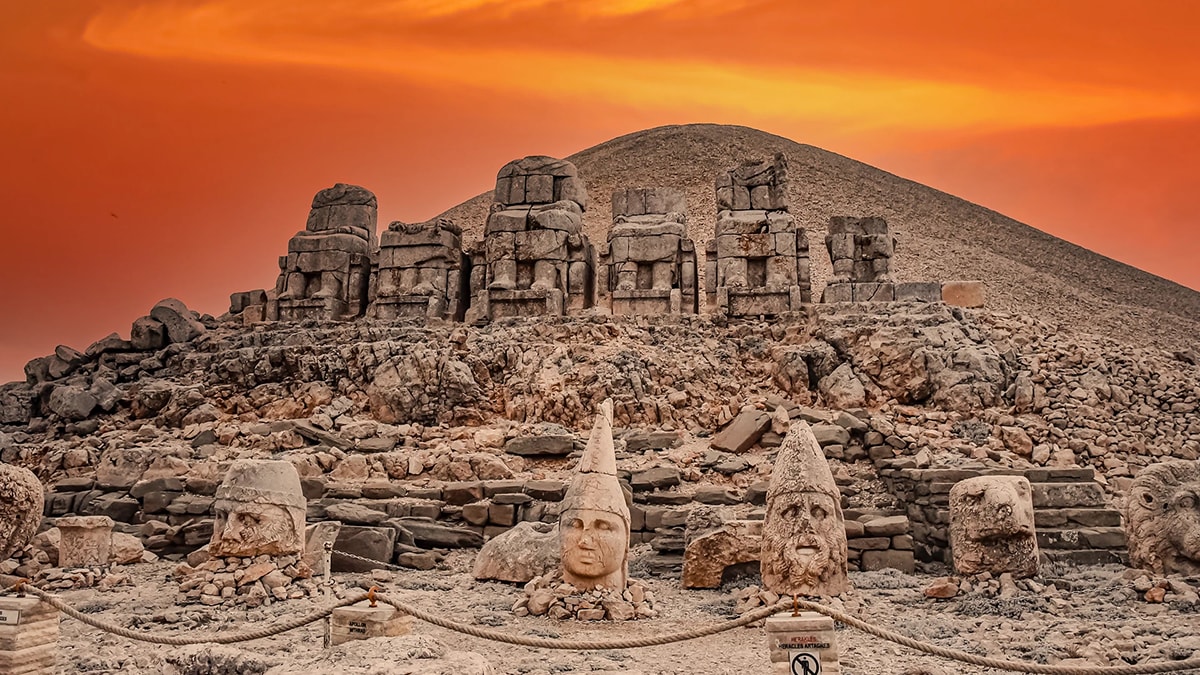 Nemrut Dağı’nın zirvesinde müzik ve dayanışma