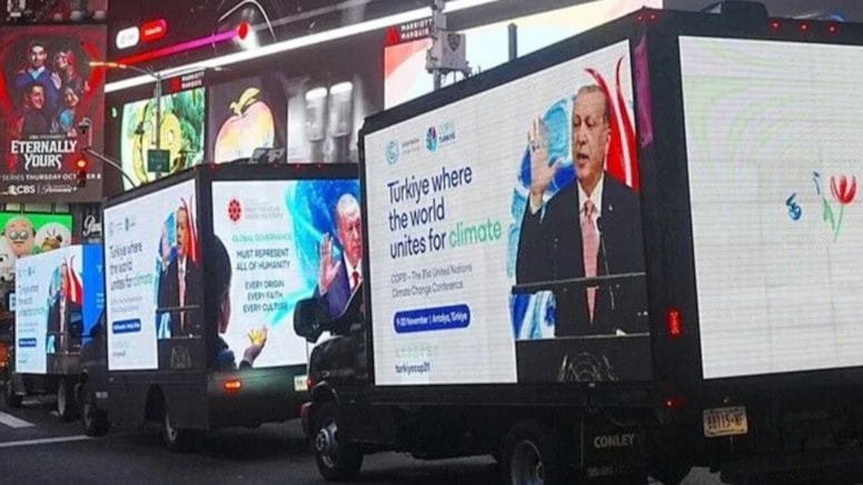 New York’ta reklam konvoyu - Görsel 1
