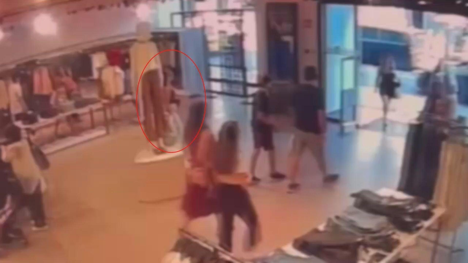 Nişantaşı’nda 47 bin liralık alışveriş iddiası: Ressam savcılık ifadesinin ardından serbest bırakıldı - Görsel 2