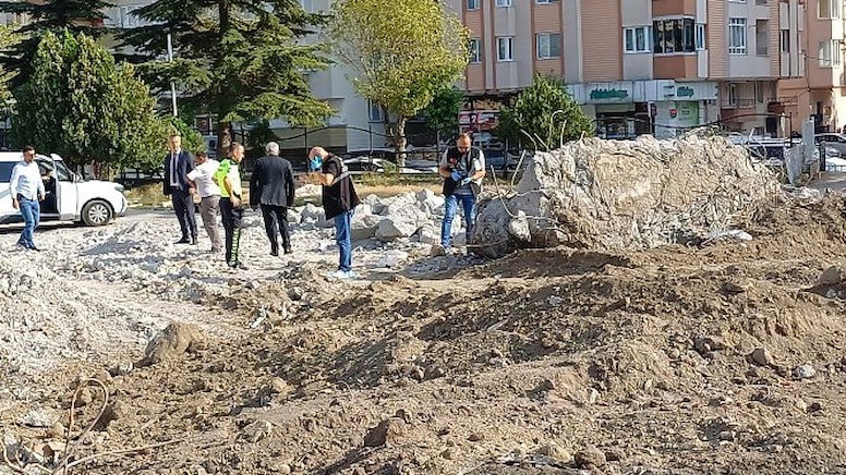 Okul binasının yıkımı sırasında kafatası ve kemik parçaları bulundu - Görsel 1