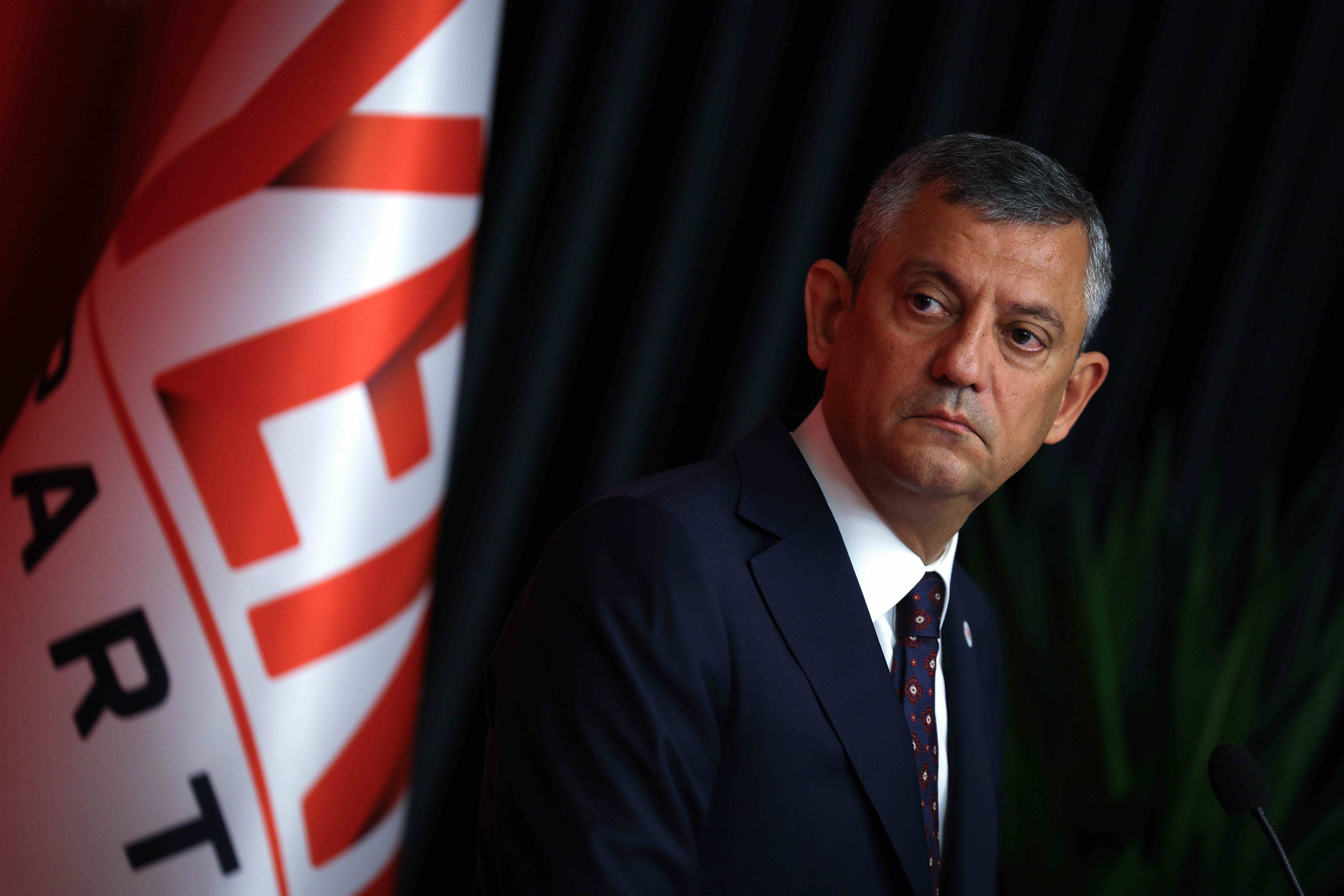 Özgür Özel: "Fon krizi asrın soygunu, kazanan AKP'lilerden mal varlıklarıyla tahsil edilip mağdurlara verilmeli"