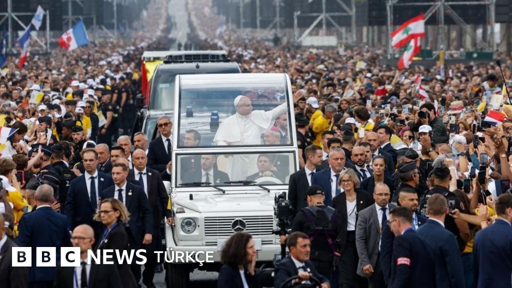 Papa 14. Leo Paris'te 500 bin kişilik ayin öncesi tarihi selamlaşma: "Batıyı uyandırmak için geldim"
