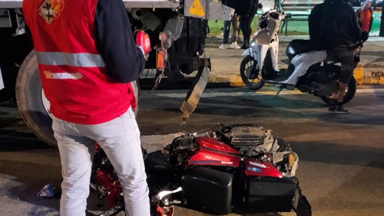 Polatlı’da motosiklet park halindeki TIR’a çarptı: 16 yaşındaki sürücü ağır yaralı - Görsel 1
