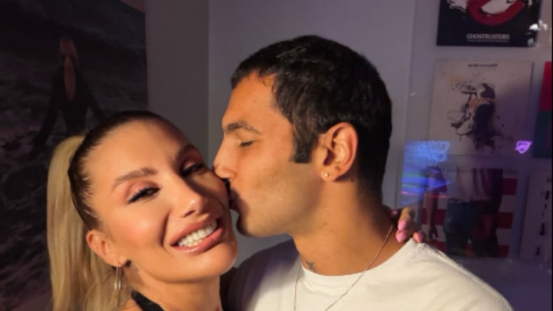 Romantik anlar: İrem Derici ve Melih Kunukçu aşklarını kollarına kazıttı - Görsel 1