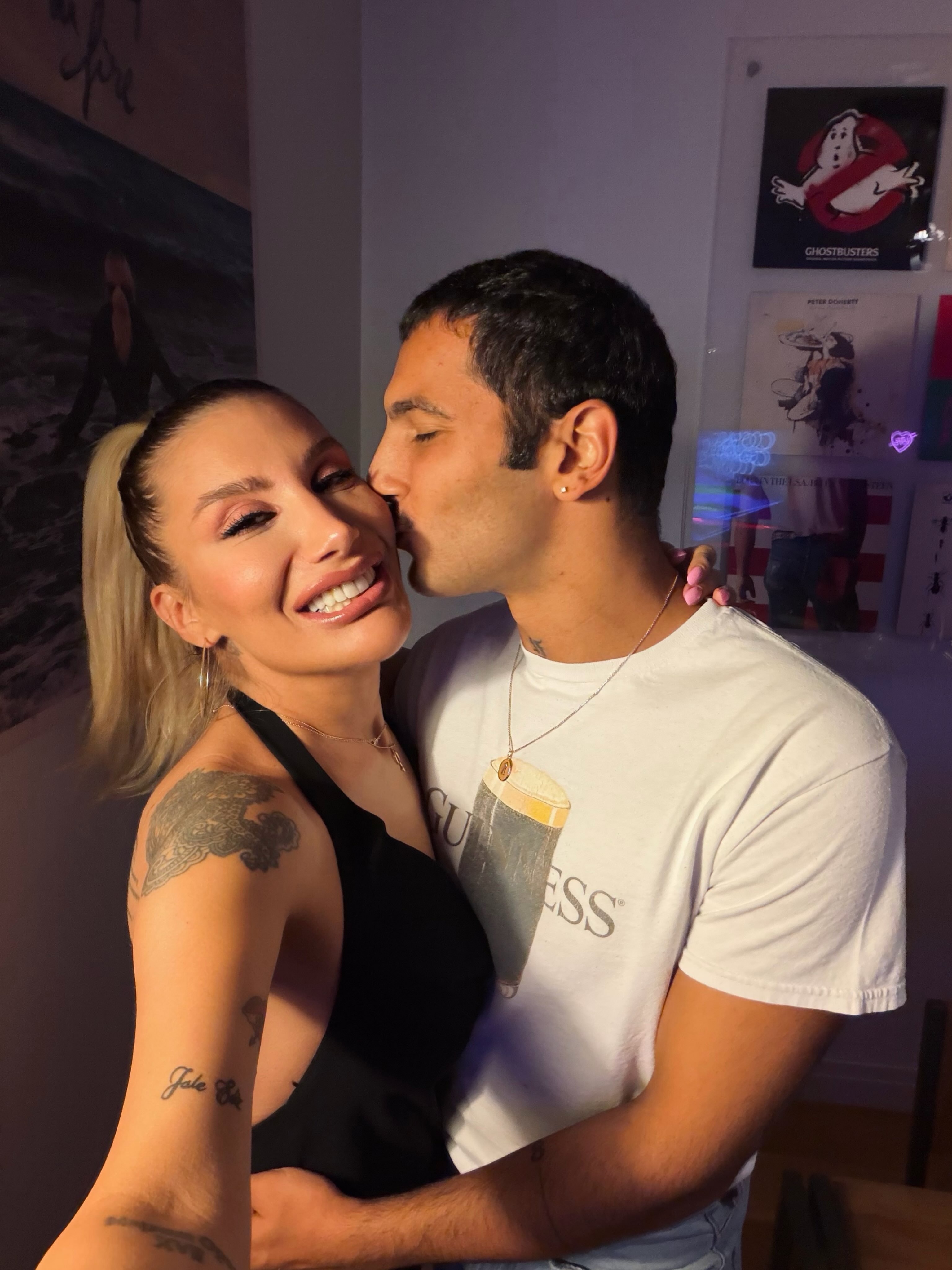 Romantik anlar: İrem Derici ve Melih Kunukçu aşklarını kollarına kazıttı - Görsel 3
