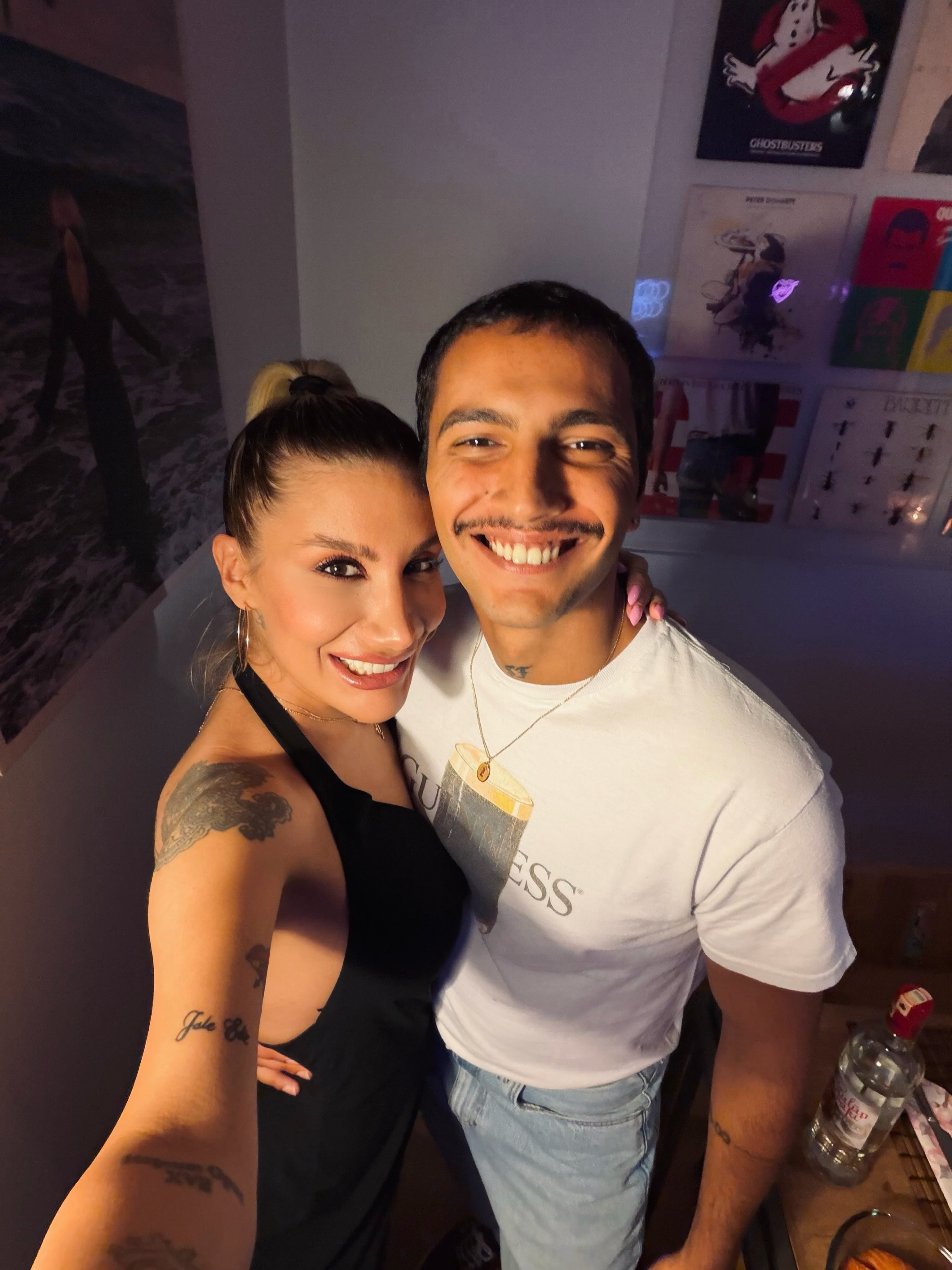Romantik anlar: İrem Derici ve Melih Kunukçu aşklarını kollarına kazıttı - Görsel 4