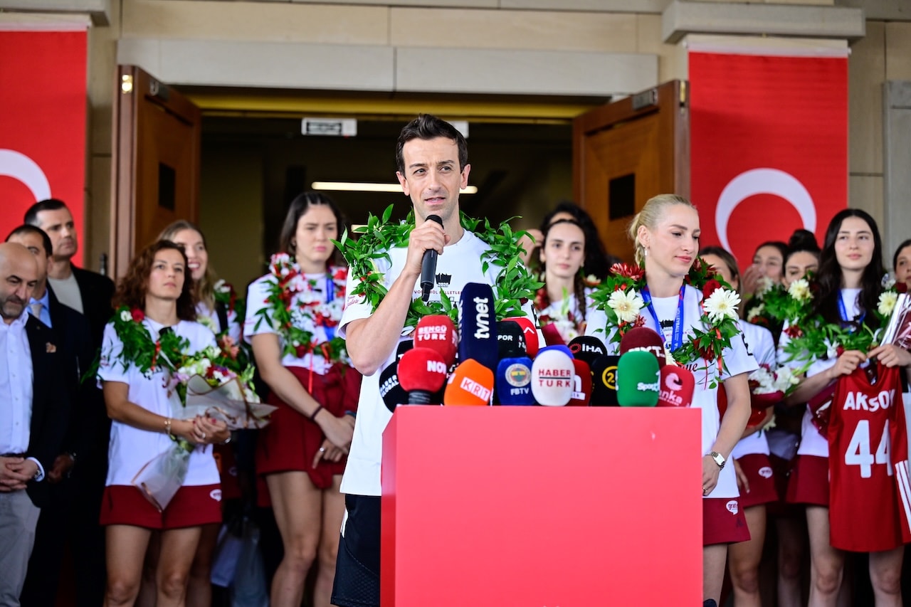 Şampiyon Sultanlar yurda döndü! Havalimanında büyük coşku - Görsel 4