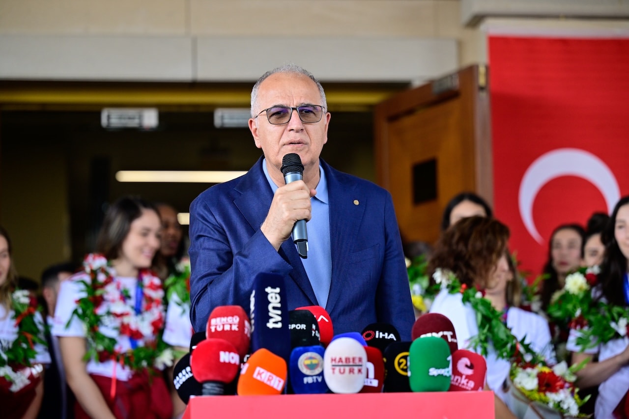 Şampiyon Sultanlar yurda döndü! Havalimanında büyük coşku - Görsel 5