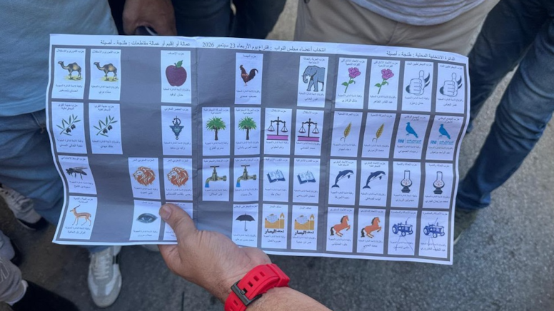 Seçim günü önceden işaretlenmiş oy pusulaları ülkeyi karıştırdı - Görsel 1