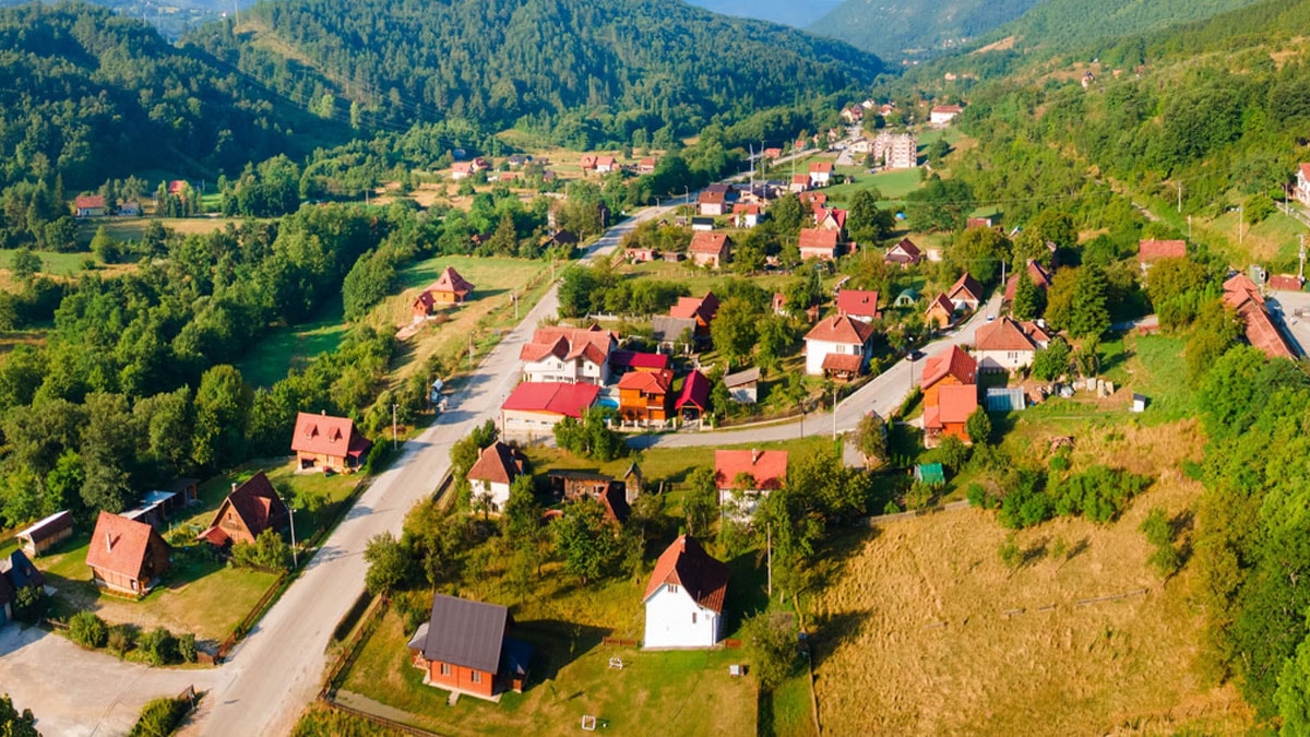 Şehirde daire fiyatına koskoca köyü satıyorlar