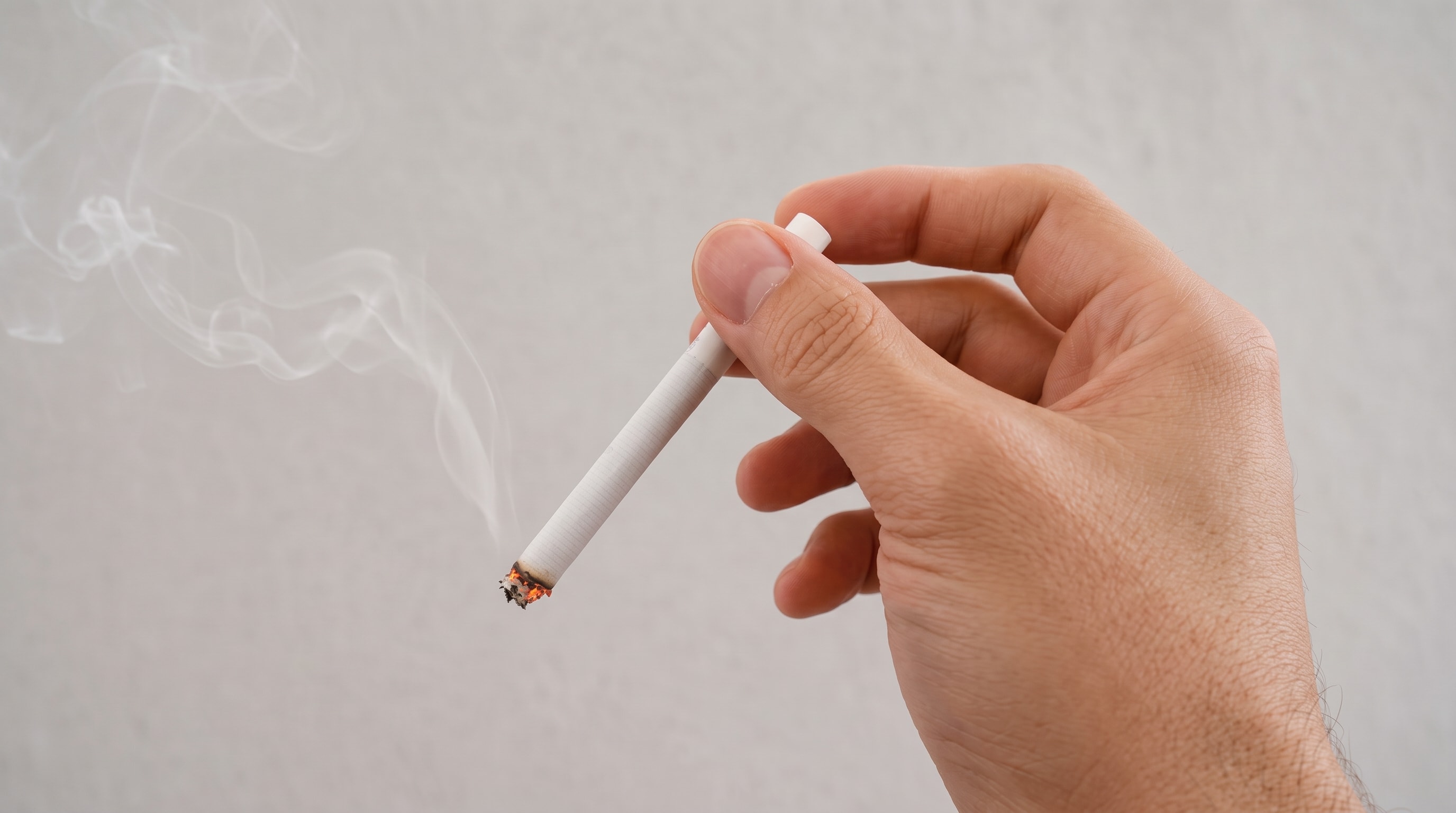 Sigara paketleri standartlaştırılıyor, 2015 sonrası doğanlar ömür boyu tütün alamayacak