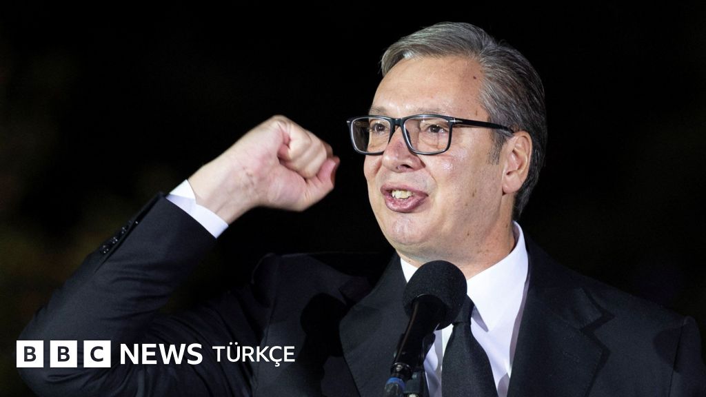 Sırbistan'da Vuçiç görevden ayrıldı, ülke erken cumhurbaşkanlığı seçimlerine girdi