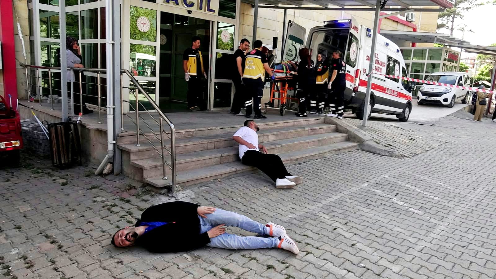 Tatbikatı gerçek sandı! Muhtarın hastane önündeki panik anları kamerada - Görsel 3