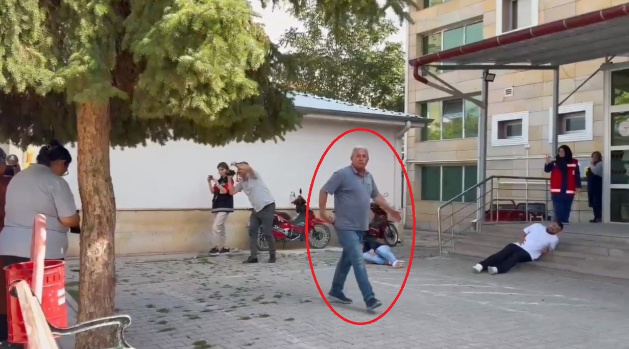 Tatbikatı gerçek sandı! Muhtarın hastane önündeki panik anları kamerada