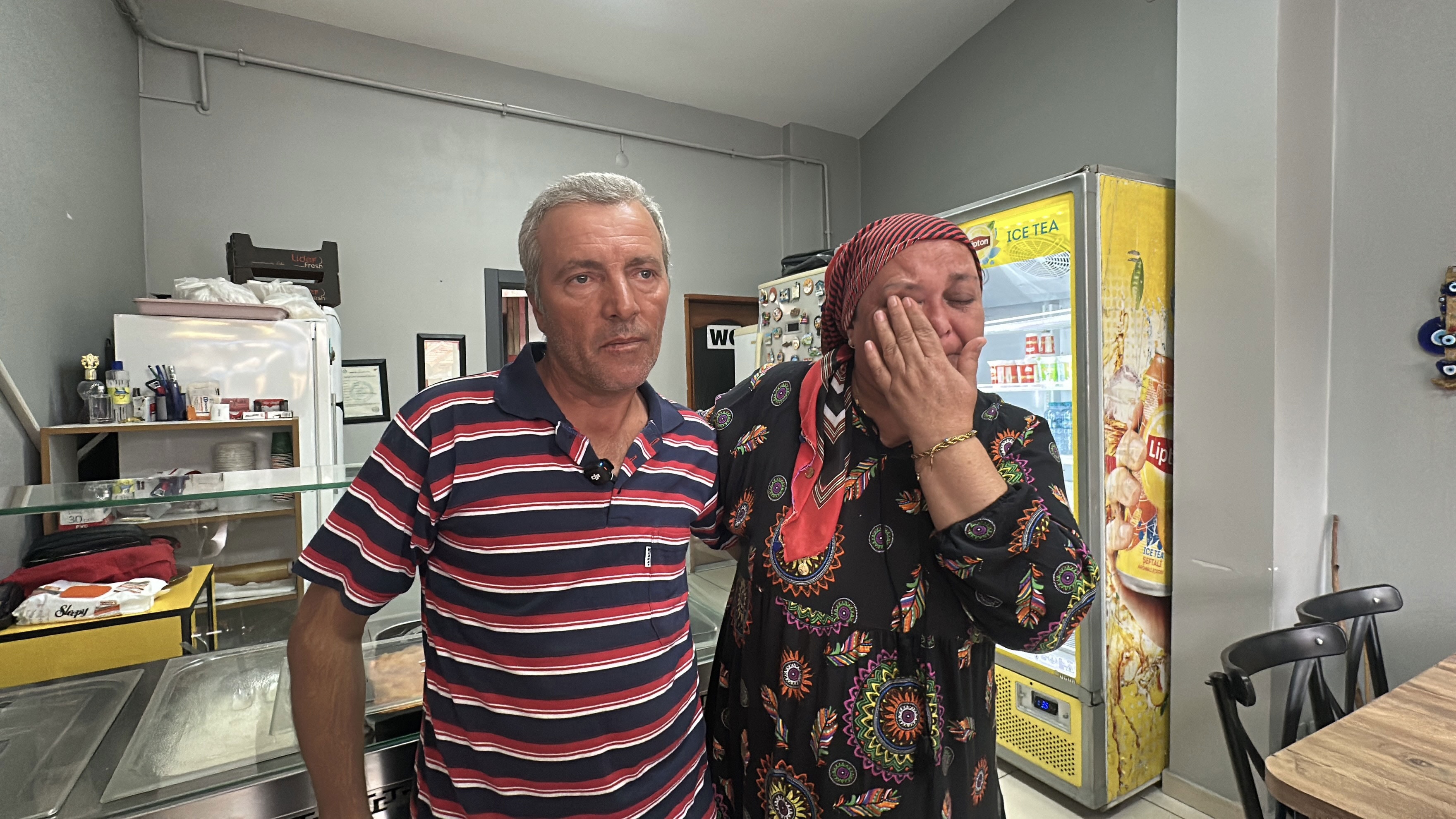 'Terbiyeli olun' uyarısı sonrası dehşeti yaşadılar: Çiftin darbedildiği anlar kamerada - Görsel 3