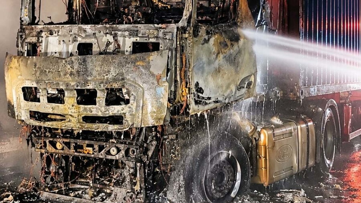 TIR yangını tünel geçişini kapattı - Görsel 2