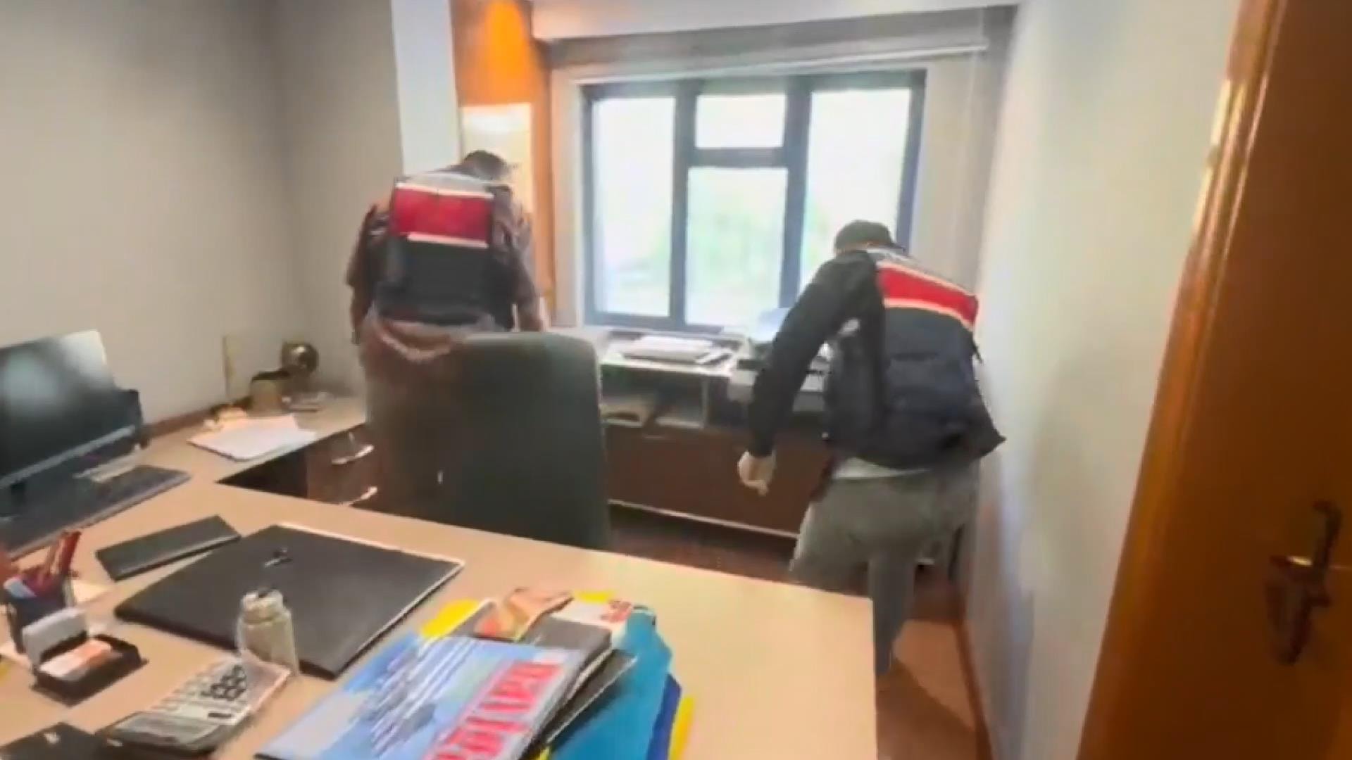 Trafik kazası mağdurları verisiyle 15,6 milyar lira haksız kazanç: 8 şüpheli tutuklandı - Görsel 2