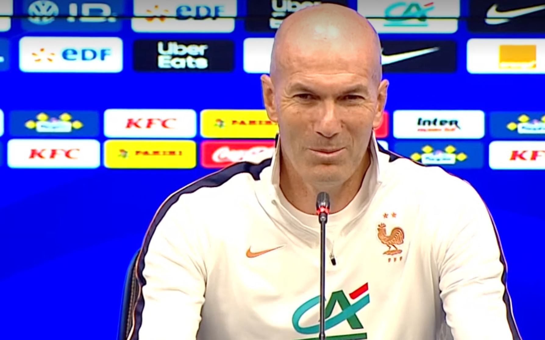 TRT muhabirinin Zidane sorusu olay oldu! Sesi titreyerek sordu Fransız teknik adam şaşkına döndü