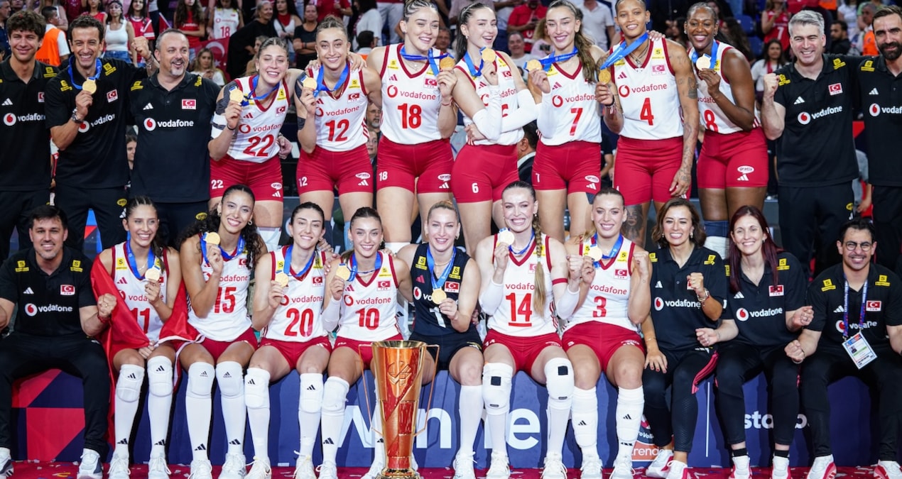 TRT spikerinin şampiyonluk sözleri gündem oldu! Tüyleri diken diken etti - Görsel 1