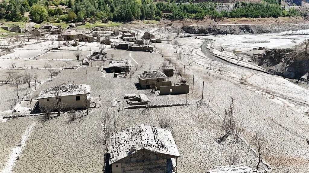 Türkiye'nin en yeni 'Batık Köyü' sular çekilinde ortaya çıktı - Görsel 2