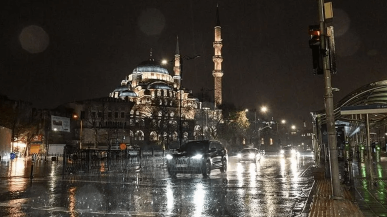 Yarın sabaha dikkat! İstanbul'a gökyüzünden tonlarca su düşecek - Görsel 1
